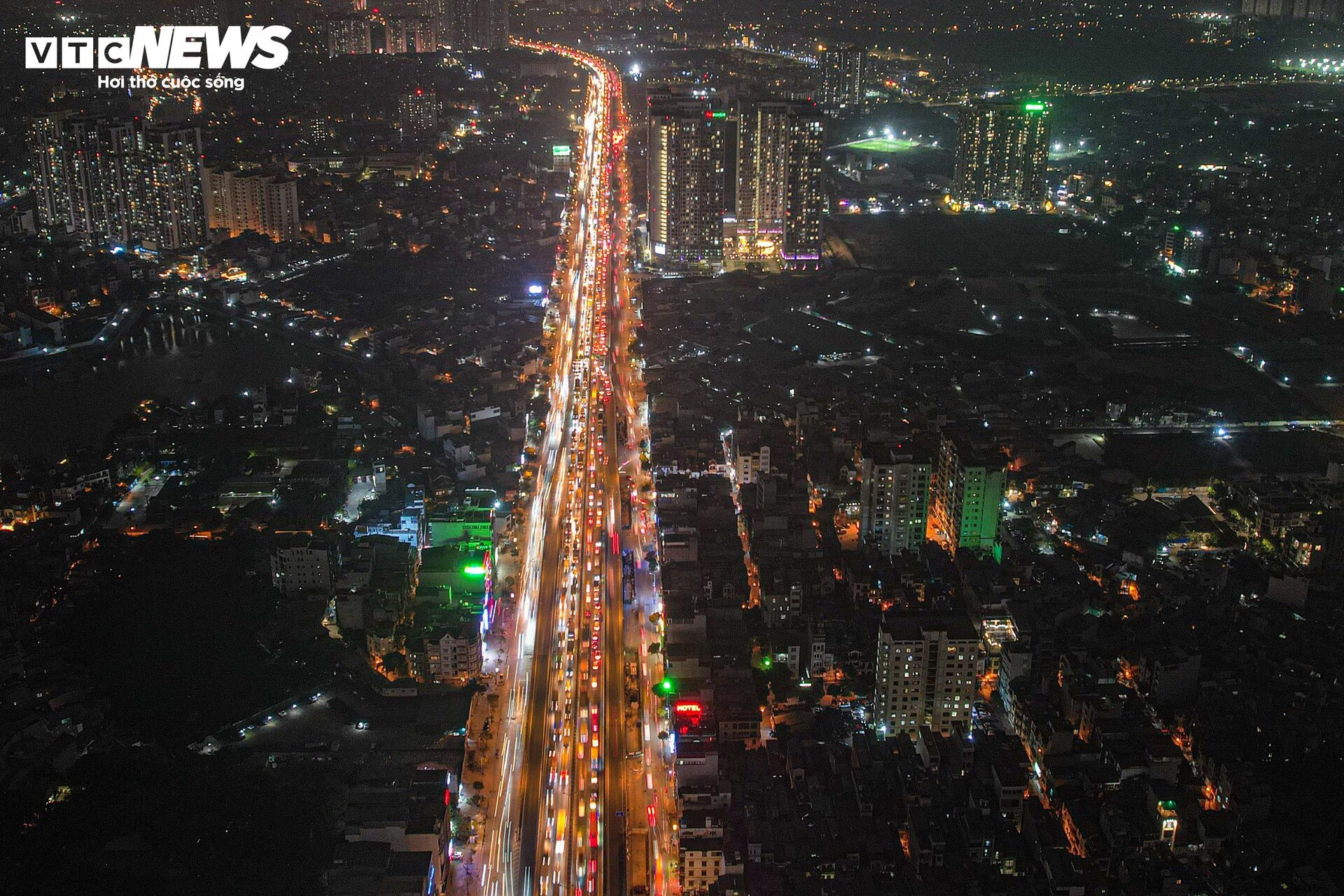 Hà Nội: Dân về quê nghỉ Tết Dương lịch, đường vành đai 3 ùn tắc từ chiều đến đêm - 2