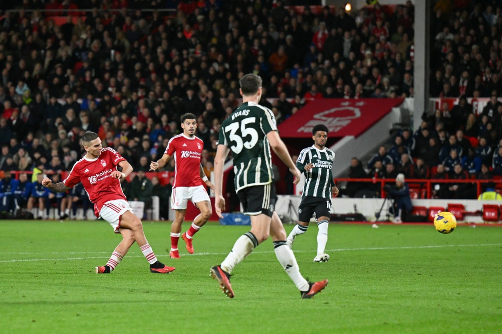 Man Utd nhận trái đắng trên sân Nottingham Forest - 2