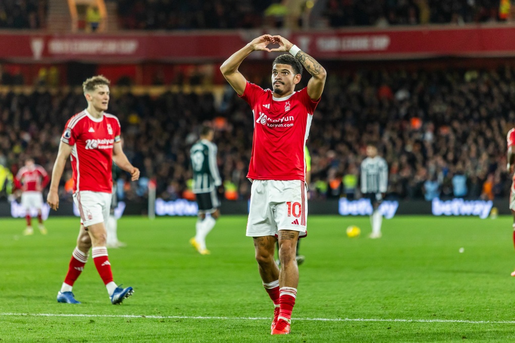 Man Utd nhận trái đắng trên sân Nottingham Forest - 3