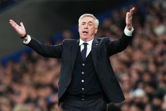 HLV Ancelotti chỉ đạo trong trận Real Madrid thắng Napoli 4-2 ở lượt năm bảng C Champions League trên sân Bernabeu ngày 29/11. Ảnh: Reuters