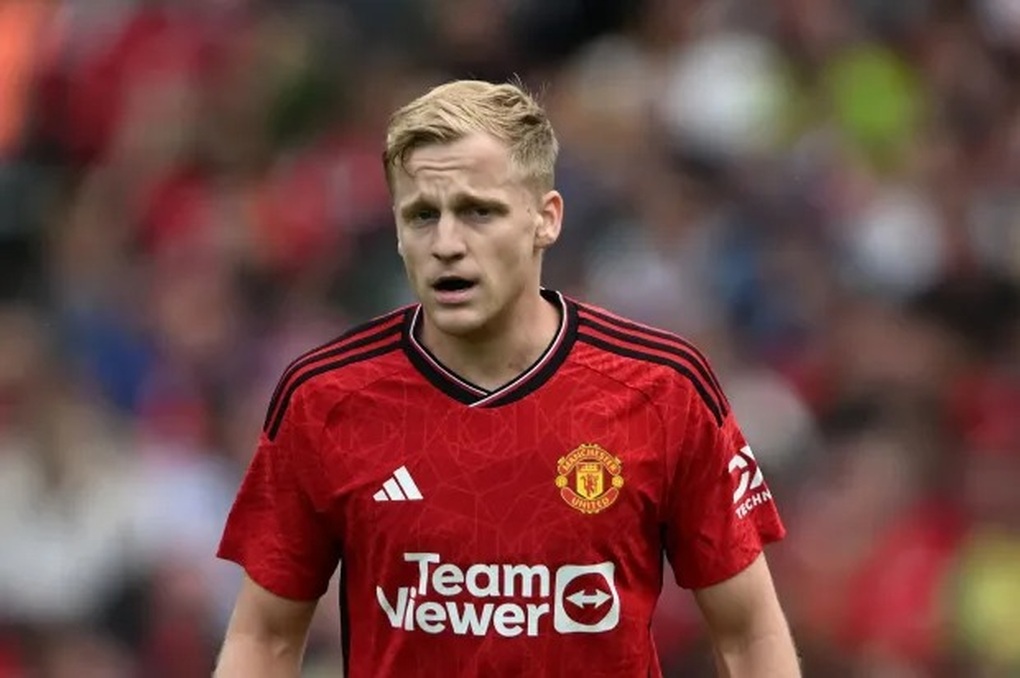 Chán ngấy cảnh dự bị ở Man Utd, Donny van de Beek rời Old Trafford - 1