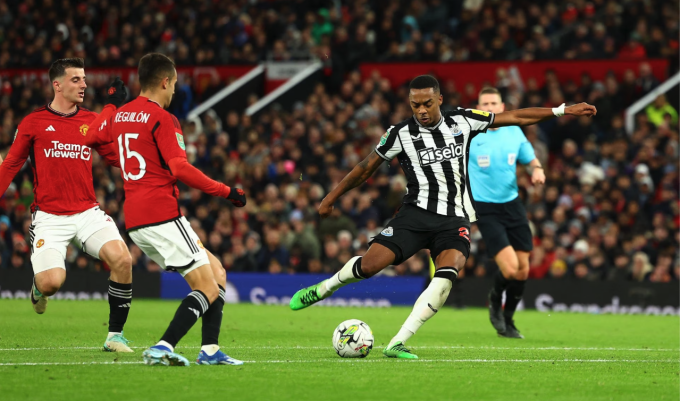 Newcastle hạ Man Utd 3-0 ở Cup Liên đoàn vào ngày 1/11. Ảnh: Reuters