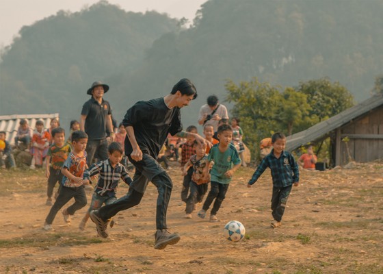 Đen Vâu trong MV &quot;Nấu ăn cho em”