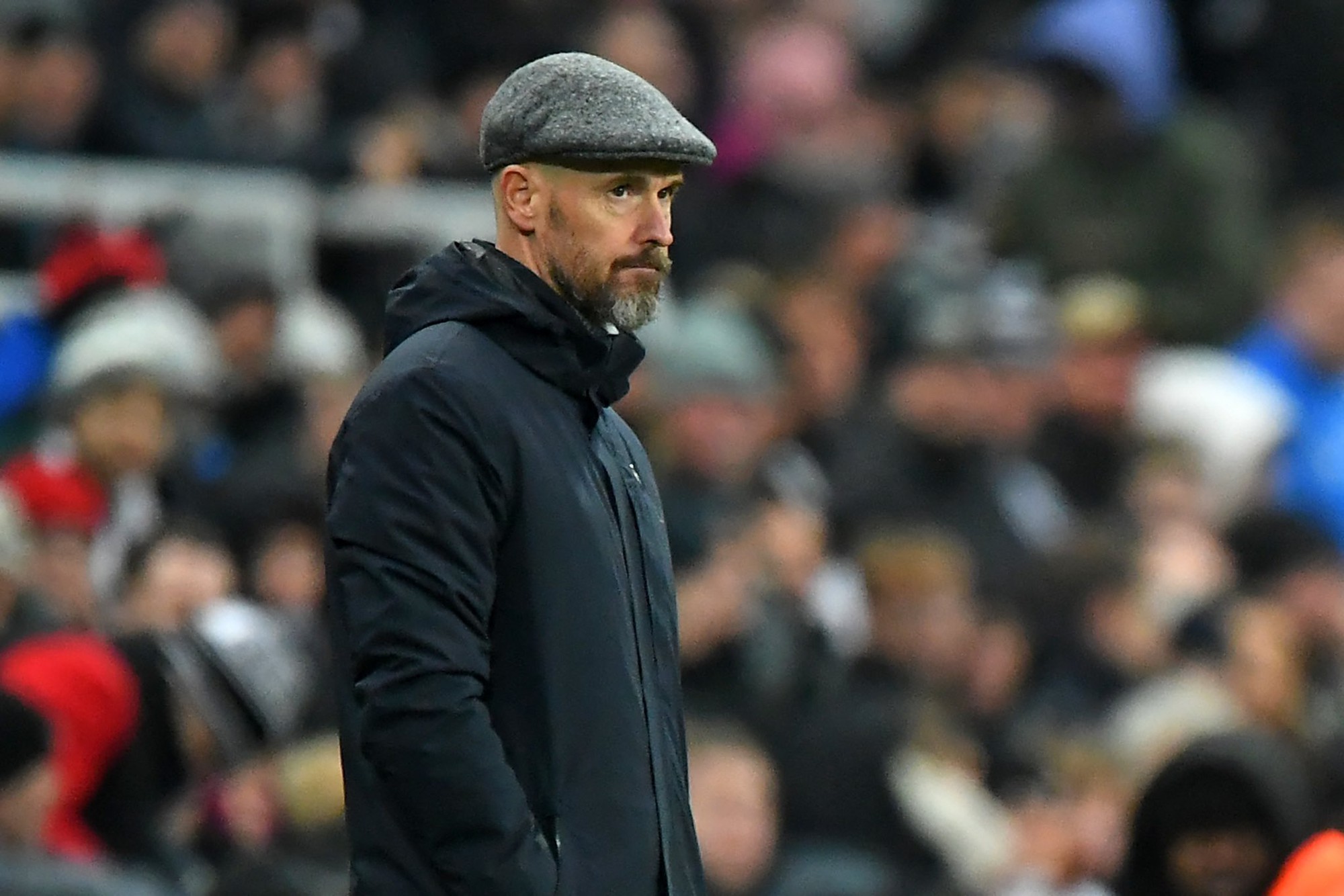 HLV Erik ten Hag chỉ ra 2 ngôi sao khiến M.U thua bạc nhược trước Newcastle - Ảnh 2.