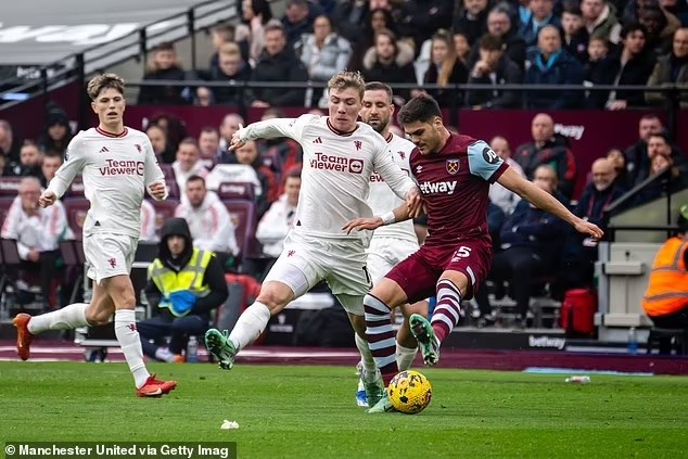 Man Utd: HLV Ten Hag phát biểu sau trận thua 0-2 trước West Ham