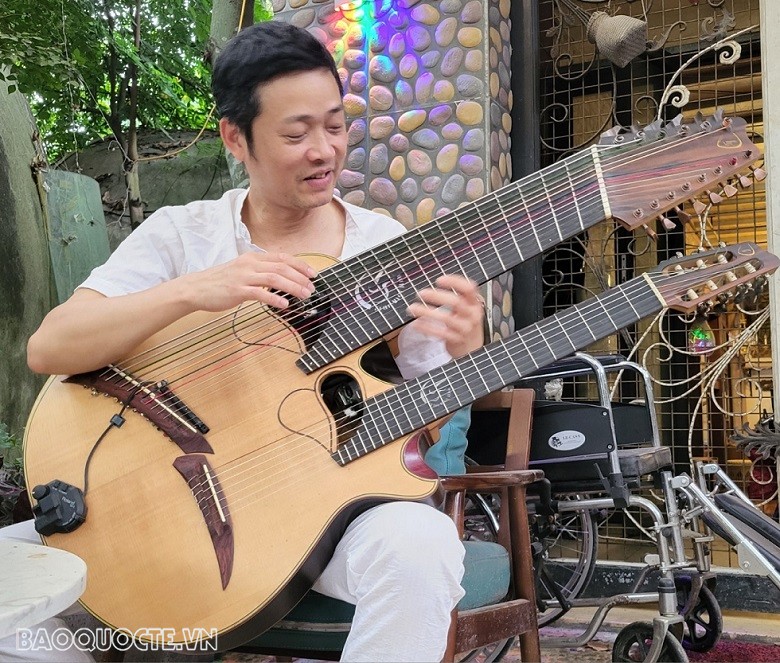 Đàn guitar 21 dây và cuộc chơi lãng mạn