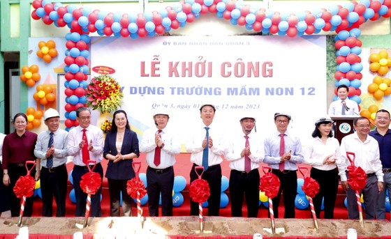 Phó Bí thư Thành ủy TPHCM Nguyễn Hồ Hải cùng các đại biểu thực hiện nghi thức khởi công dự án