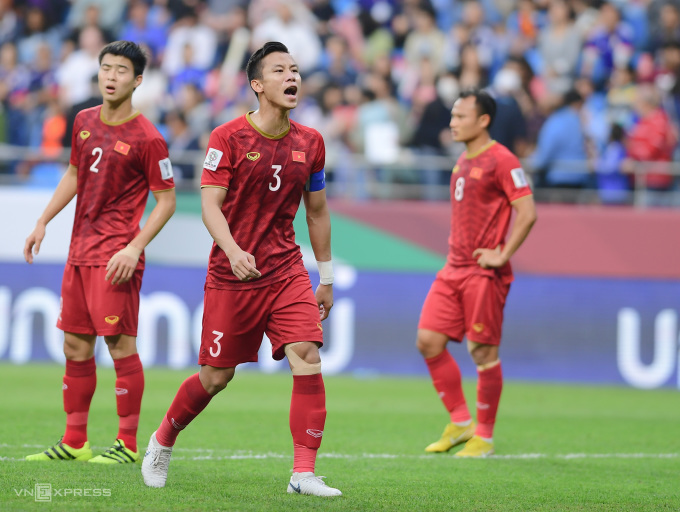 Quế Ngọc Hải (số 3) trong trận Việt Nam thua Nhật Bản 0-1 ở tứ kết Asian Cup 2019. Ảnh: Hiếu Lương