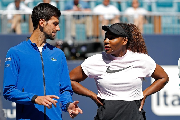 Serena (phải) trò chuyện cùng Djokovic tại Miami Mở rộng nhiều năm trước. Ảnh: ESPN