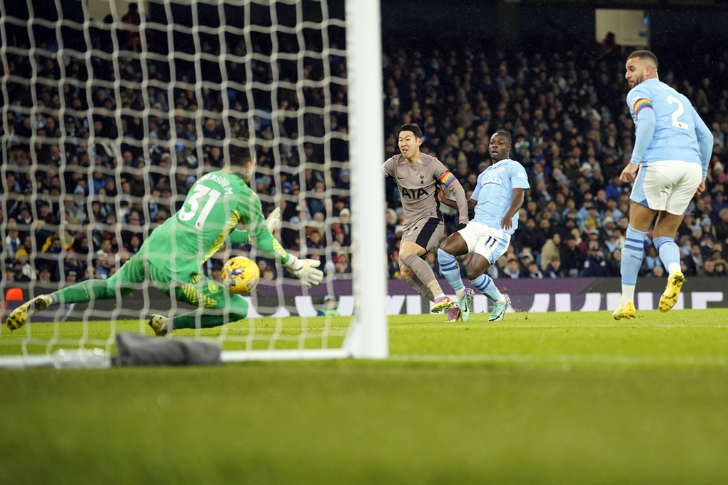 Sút tung lưới Man City, Son Heung Min đi vào lịch sử Premier League - 1