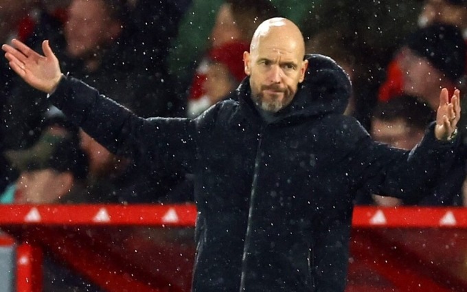 Ten Hag trong trận Man Utd thua Nottingham Forest trên sân City Ground ngày 30/12 ở vòng 20 Ngoại hạng Anh. Ảnh: Reuters