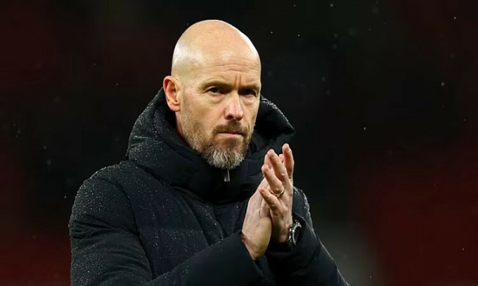 HLV Erik ten Hag sau trận Man Utd thua Bournemouth 0-3 trên sân Old Trafford, thành phố Manchester, vòng 16 Ngoại hạng Anh ngày 9/12/2023. Ảnh: Reuters