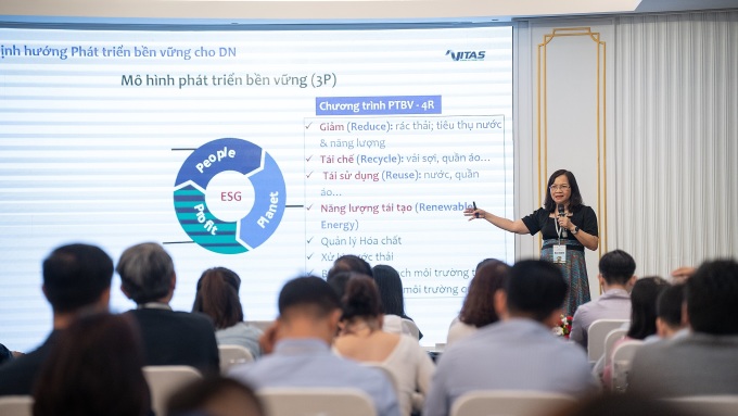 Bà Nguyễn Thị Tuyết Mai - Phó tổng thư ký VITAS chia sẻ tại hội thảo. Ảnh: Global PR Hub