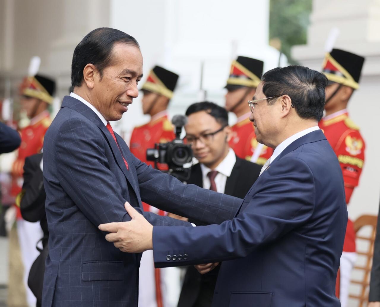 Thủ tướng Phạm Minh Chính hội kiến Tổng thống Indonesia Joko Widodo. Ảnh Dương Giang-TTXVN