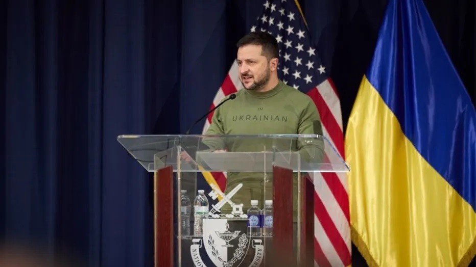 Tổng thống Ukraine Zelensky phát biểu tại Đại học Quốc phòng Mỹ, ngày 11/12. (Nguồn: Anadolu/Getty Images)