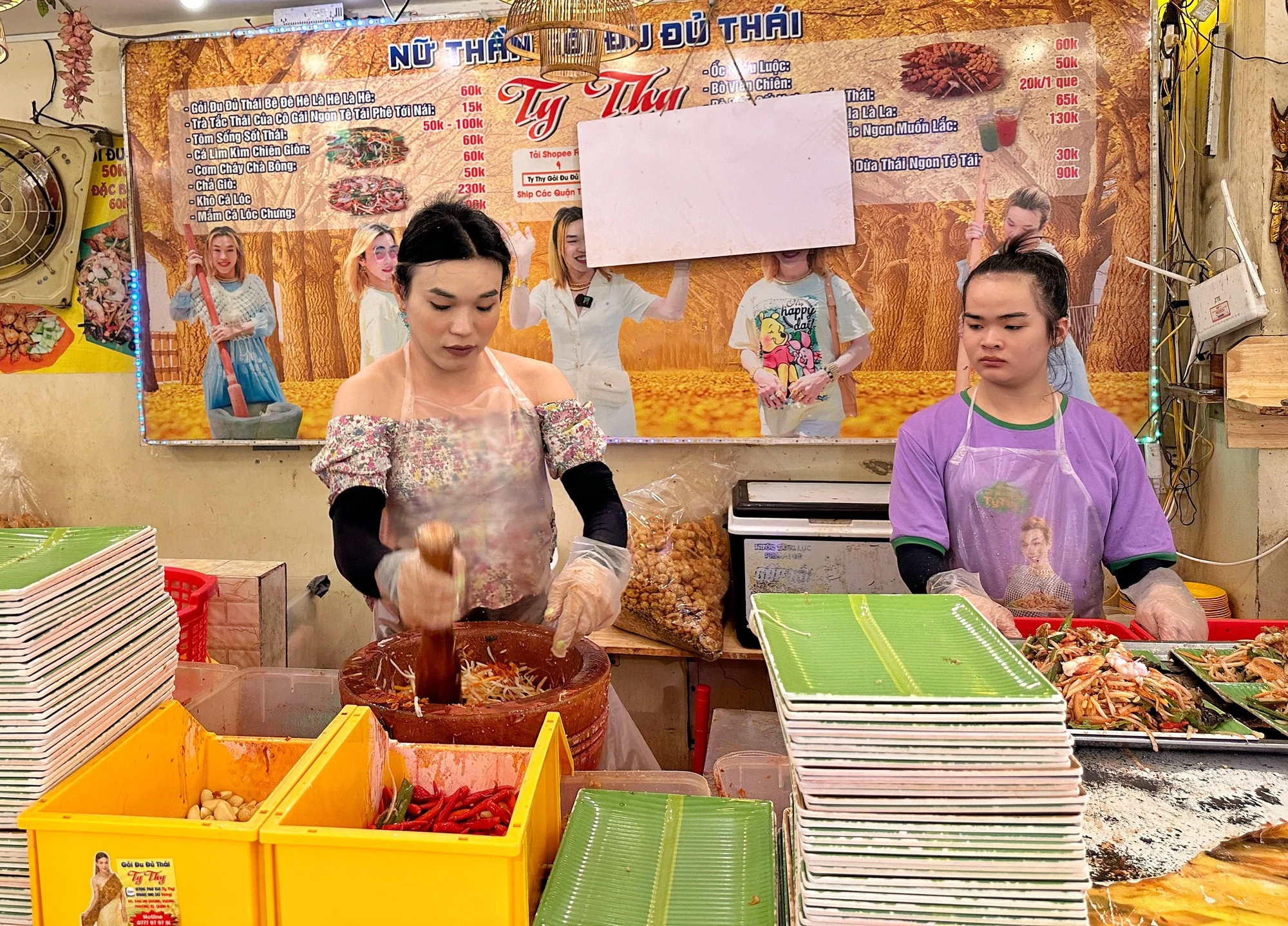 Chủ quán TP.HCM giảm lương, không thưởng tết vì khó khăn: Xúc động khi nhân viên chia sẻ- Ảnh 3.