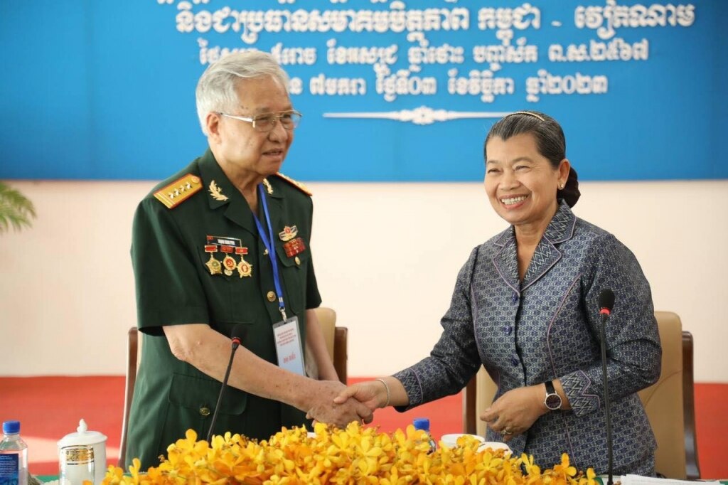 ដំណើរទៅទស្សនាសមរភូមិចាស់របស់អតីតយោធិនស្ម័គ្រចិត្តនៅកម្ពុជា