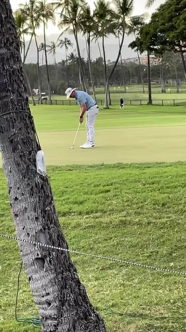 Joel Dahmen hụt birdie