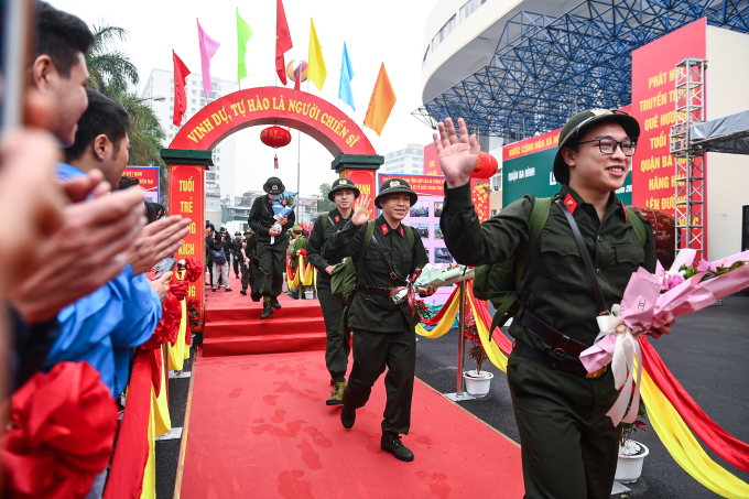 Tân binh nhập ngũ tại quận Ba Đình, Hà Nội, năm 2023. Ảnh: Giang Huy