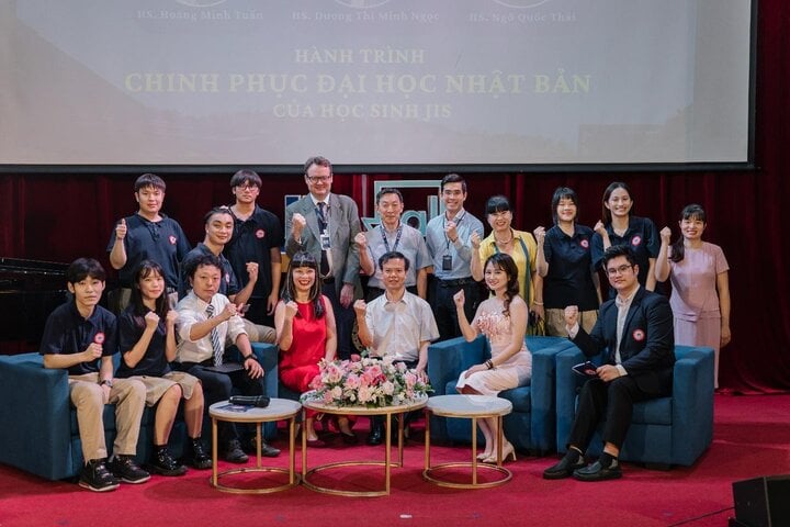 Học sinh JIS có lợi thế thành thạo cả 3 ngôn ngữ: tiếng Việt, tiếng Anh, tiếng Nhật; được tự do phát triển bản thân theo sở trường, tham gia nhiều hoạt động ngoại khóa để phát triển kỹ năng - là hành trang quan trọng để trở thành công dân toàn cầu.