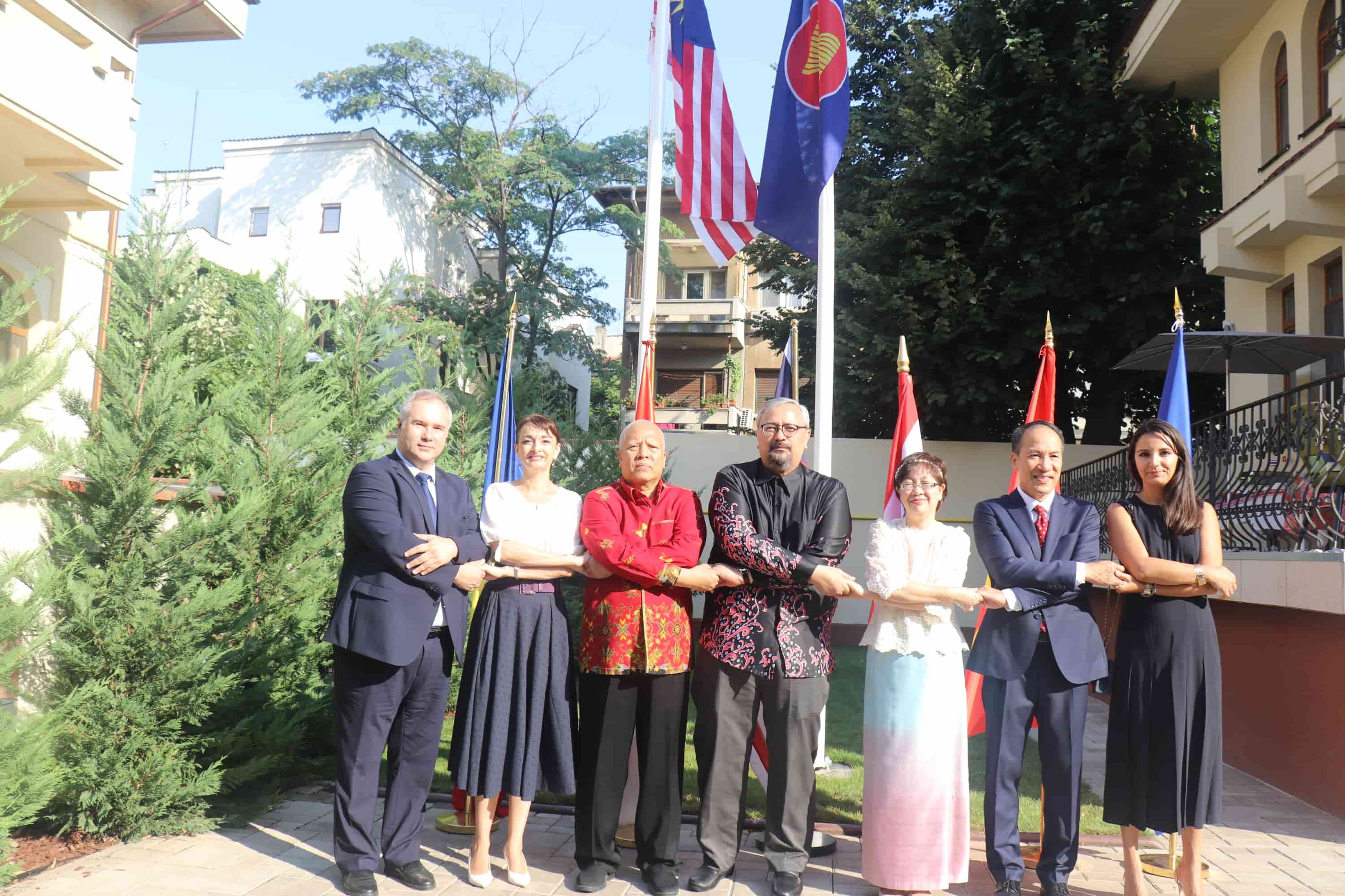 Tạo 'cú huých' mới cho hợp tác thực chất Việt Nam-Romania