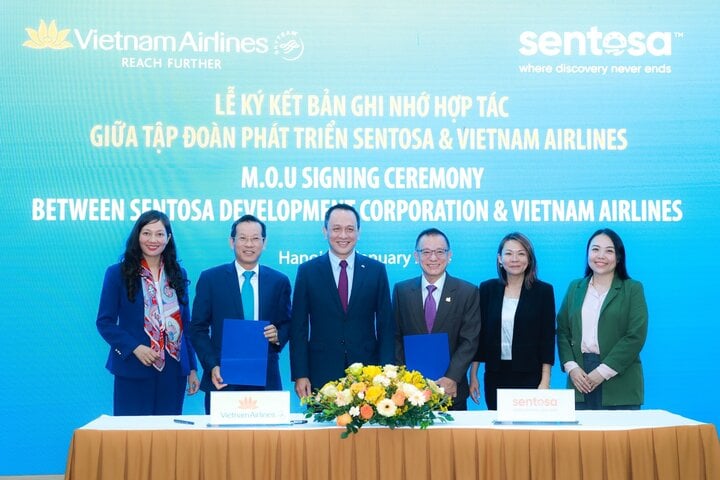 Vietnam Airlines và Sentosa Development Corporation (SDC) ký kết Bản ghi nhớ hợp tác.