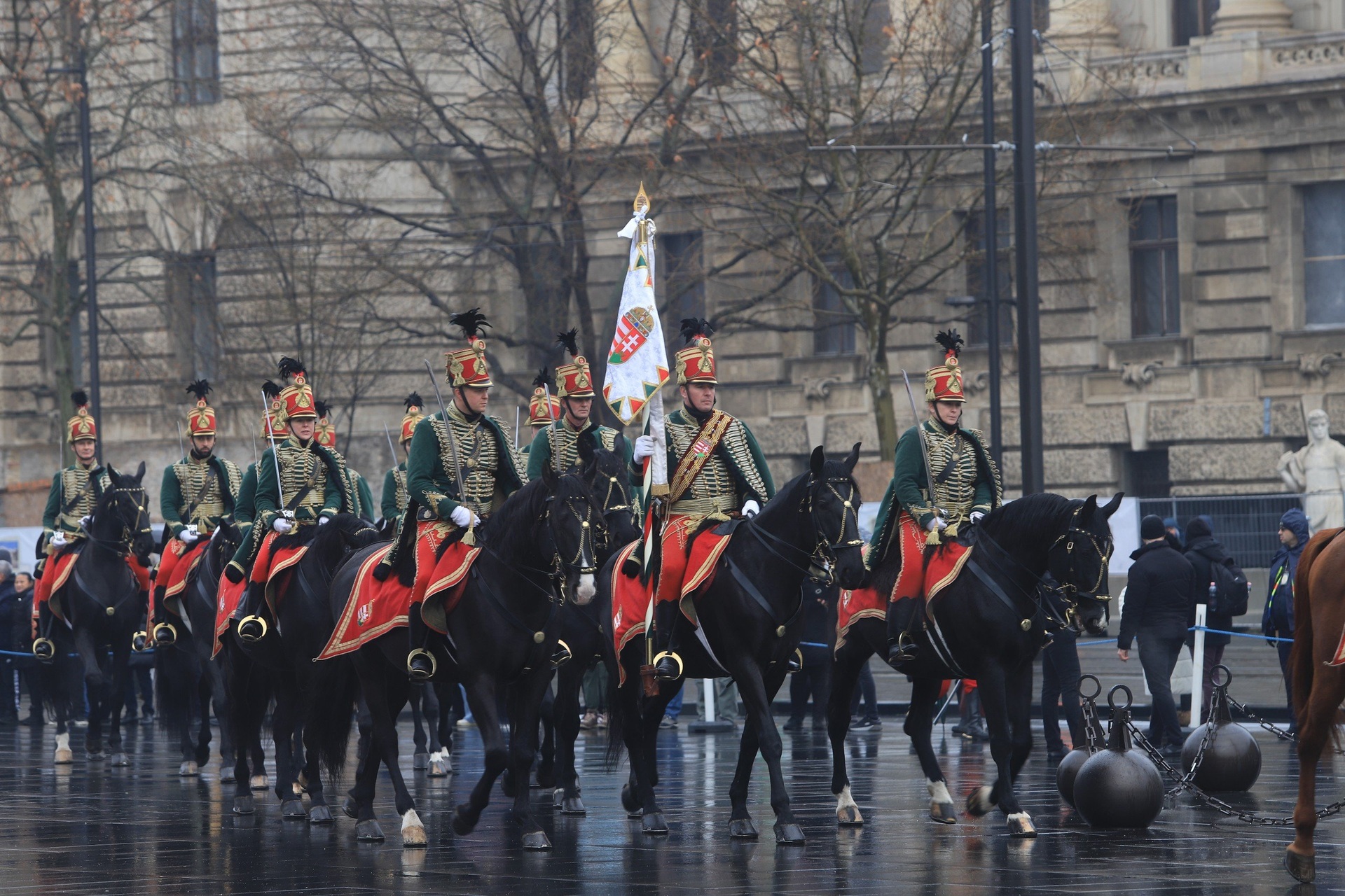 Lễ đón chính thức Thủ tướng Phạm Minh Chính tại Hungary - 14