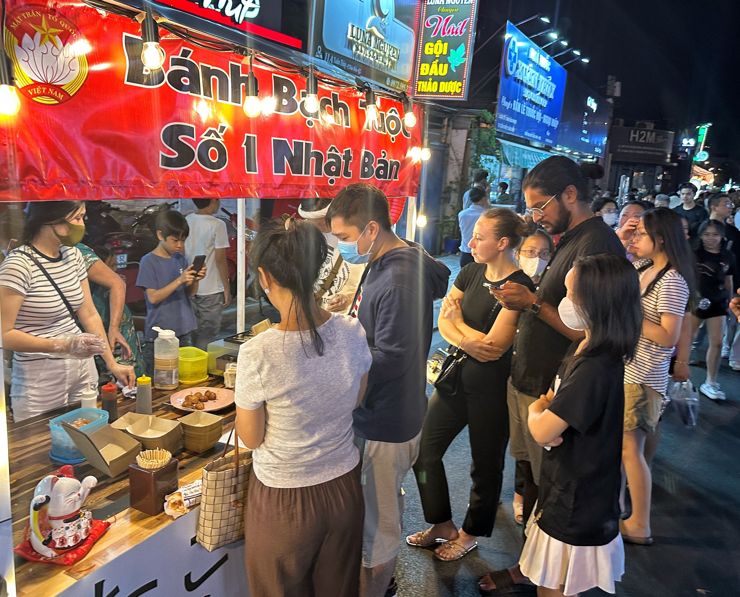 Phố đêm Thảo Điền 'mới toanh' vừa khai trương: Các món ăn có gì hấp dẫn?- Ảnh 3.