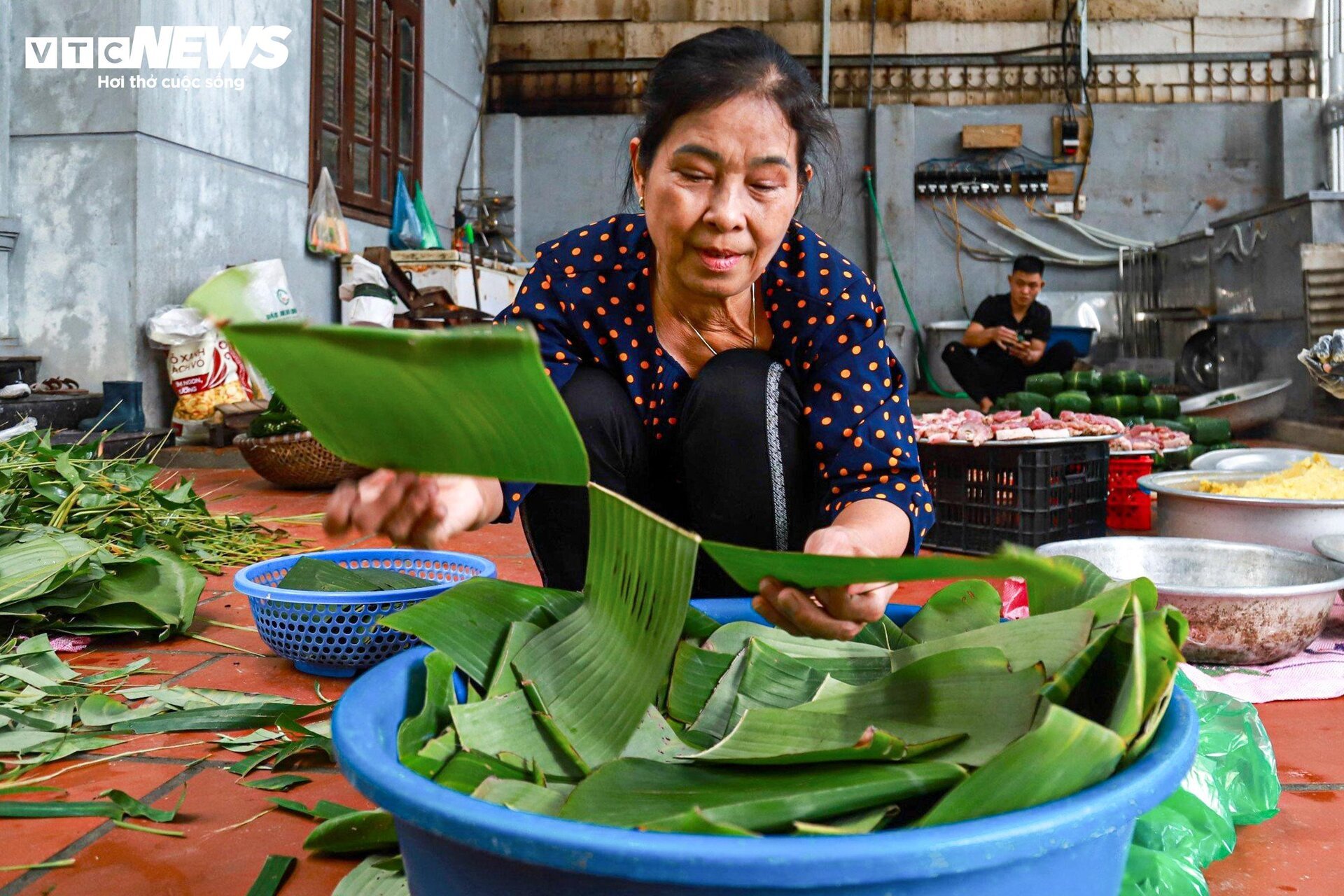 Thăm ngôi làng mỗi ngày gói nghìn chiếc bánh chưng giữa Thủ đô - 4