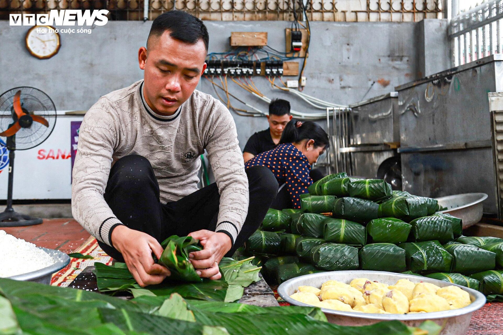 Thăm ngôi làng mỗi ngày gói nghìn chiếc bánh chưng giữa Thủ đô - 6