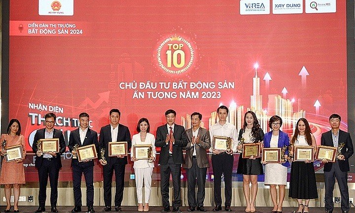 Lễ công bố Top 10 Chủ đầu tư BĐS ấn tượng năm 2023. (Nguồn: BXD)