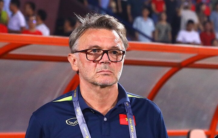 HLV Troussier đối diện với nhiều áp lực sau Asian Cup 2023.