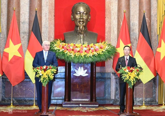 Chủ tịch nước Võ Văn Thưởng và Tổng thống Đức Frank-Walter Steinmeier họp báo chung sau hội đàm. Ảnh: Giang Huy