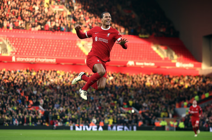 Van Dijk vui mừng sau khi ghi bàn thứ tư cho Liverpool. Ảnh: Reuters