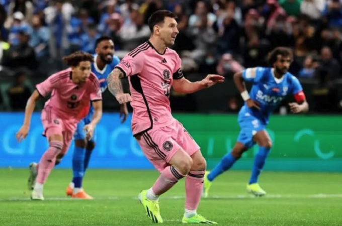 Messi ghi bàn phạt đền cho Inter Miami. Ảnh: Reuters