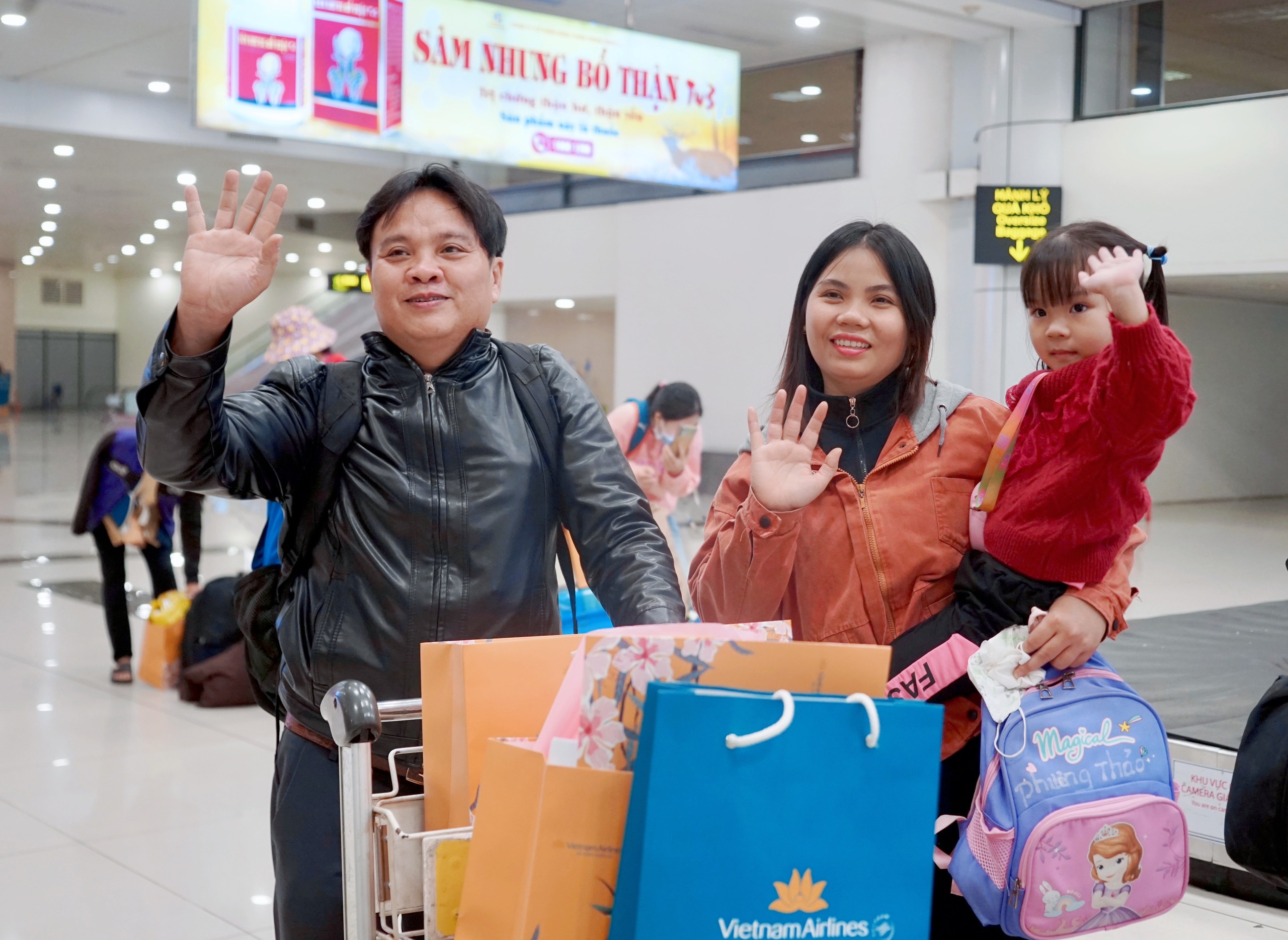 'Chuyến bay ước mơ' đưa hàng ngàn người lao động khó khăn về quê ăn tết- Ảnh 2.