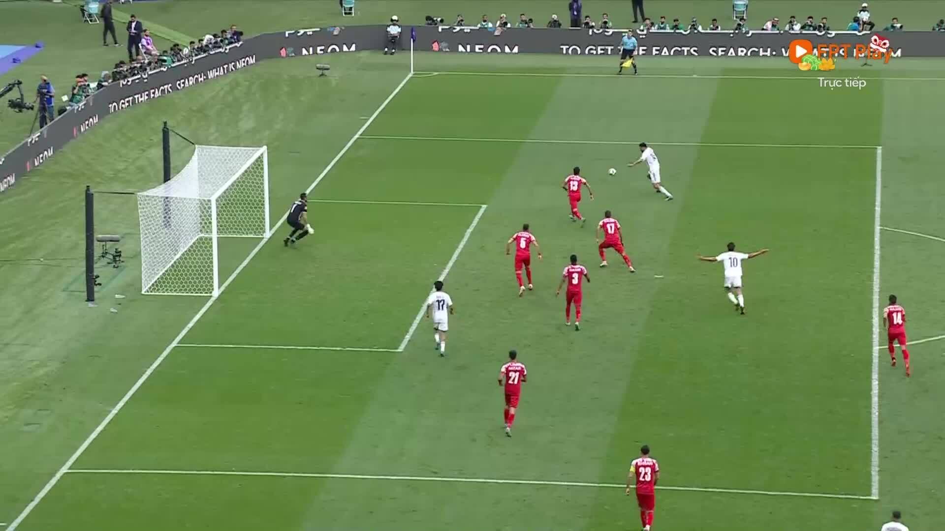 Iraq dẫn ngược 2-1