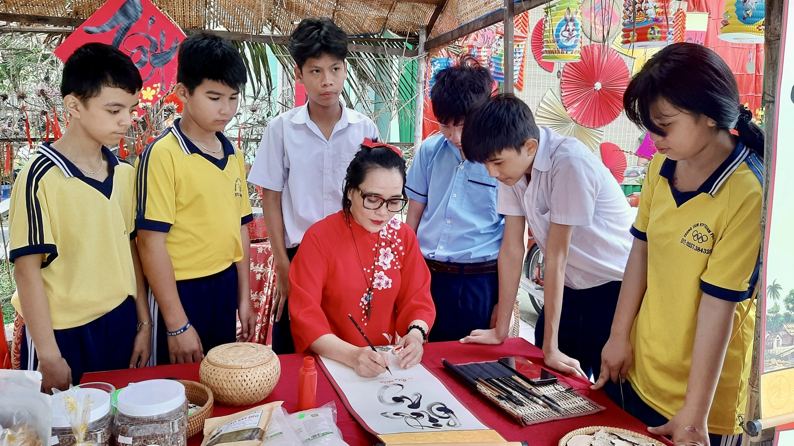 Chợ tết yêu thương của các ‘tiểu thương nhí’ đặc biệt- Ảnh 3.