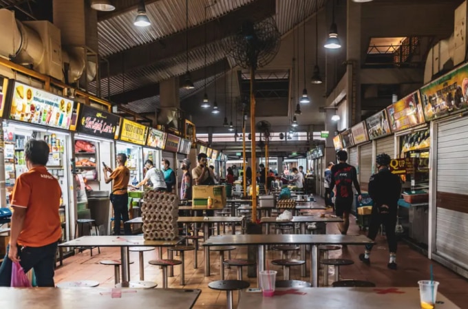 Changi Hawker Center - khu ăn uống bình dân tại Singapore. Ảnh: Insider