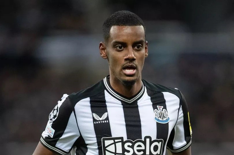 cầu thủ: Arsenal tăng cường nhân sự chạy cánh phải; khả năng Alexander Isak rời Newcastle;