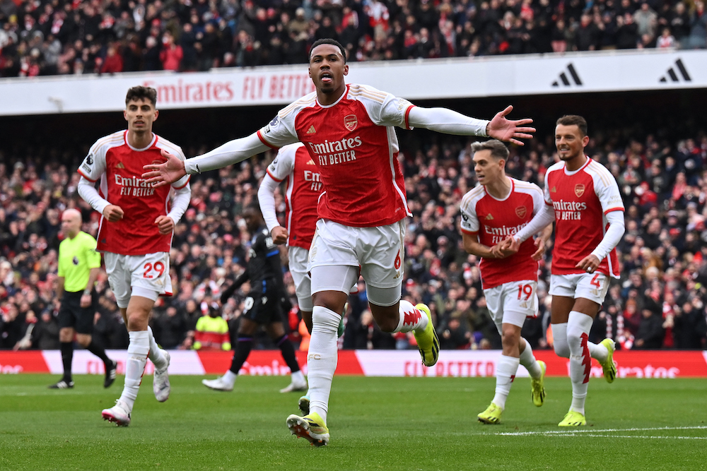 Arsenal thắp lại hy vọng vô địch sau trận thắng hủy diệt Crystal Palace- Ảnh 1.