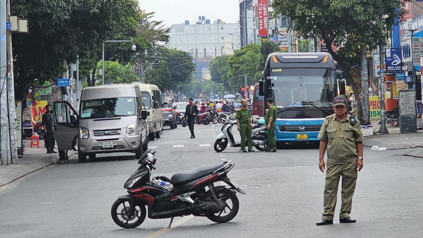 TP.HCM: Bộ Công an kiểm tra quán bar Phương Lâm xuyên đêm và cả ngày- Ảnh 1.