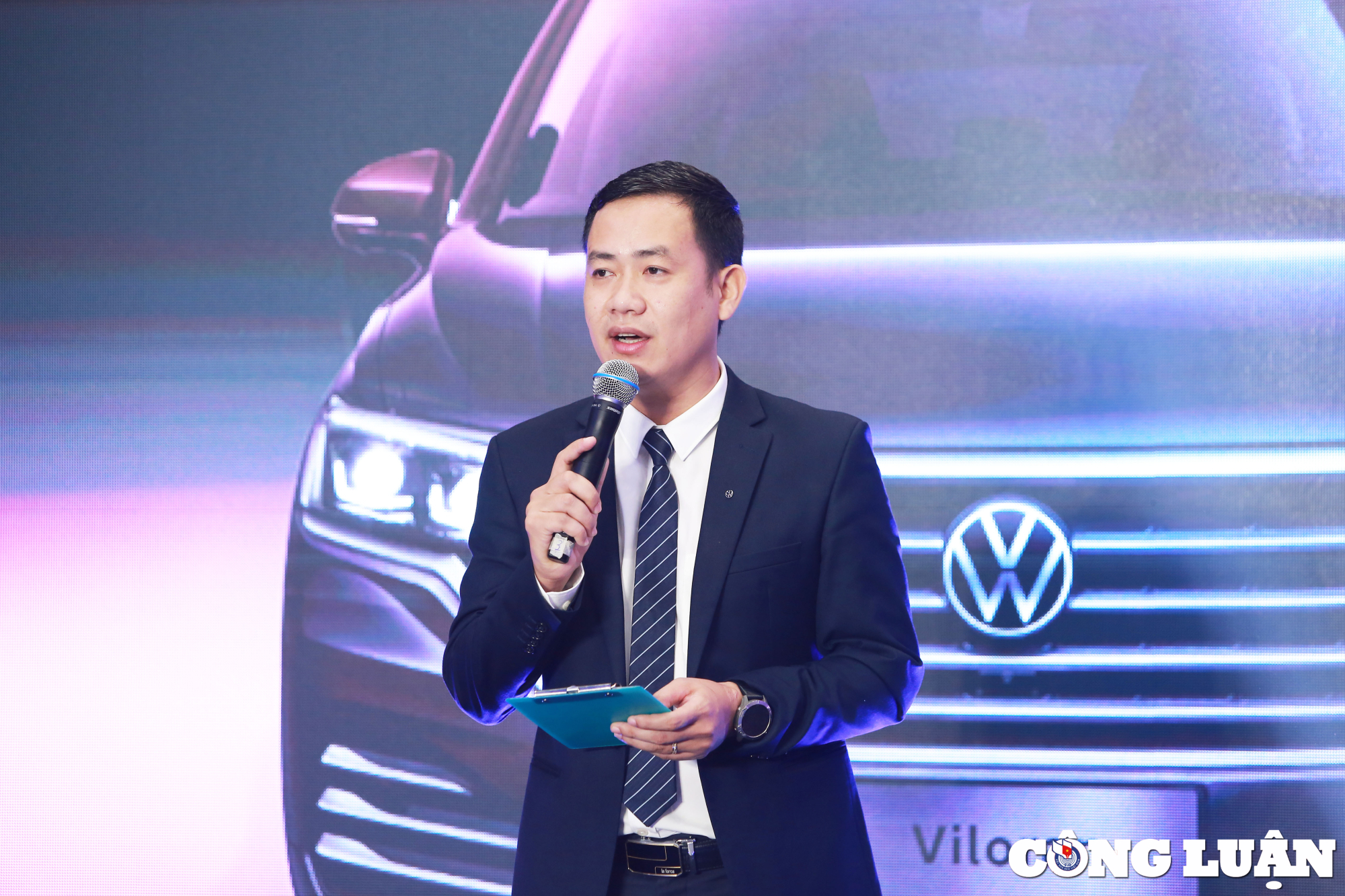 can canh volkswagen viloran  dong mpv cao cap hang thuong gia dang cap duc tam gia khoang 2 ty dong hinh 1