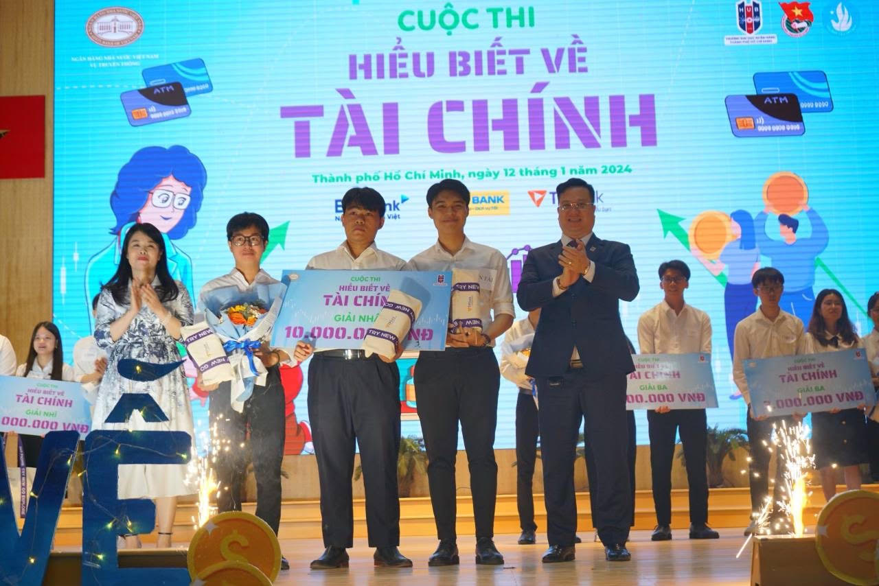 hon 1600 sinh vien tham gia cuoc thi hieu biet ve tai chinh tai truong dai hoc ngan hang tp hcm hinh 1