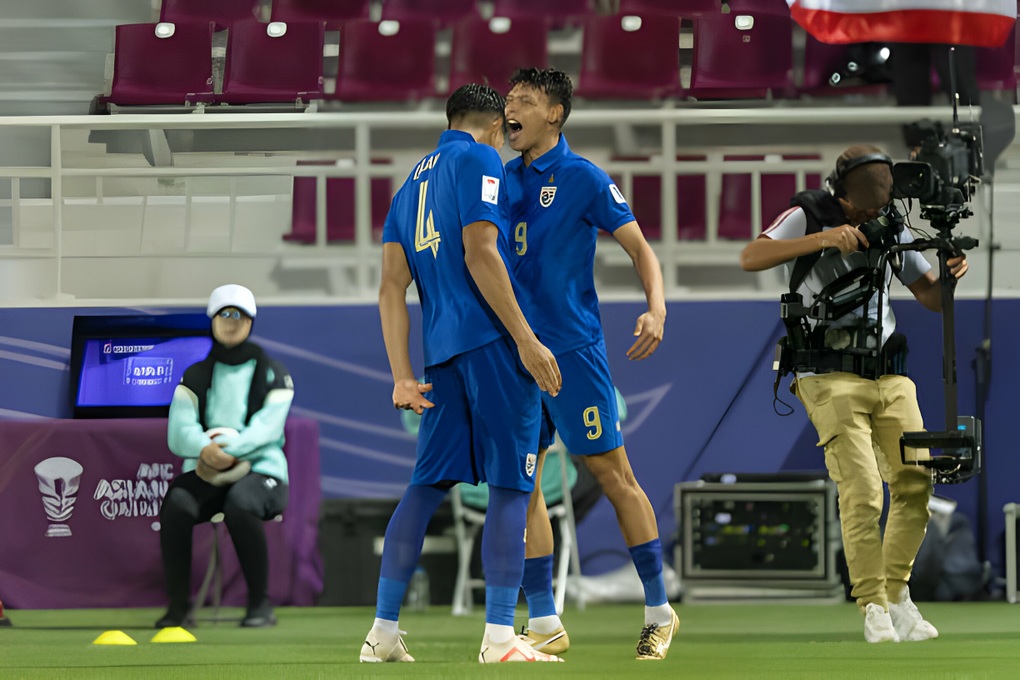 Đánh bại Kyrgyzstan, Thái Lan có cơ hội lớn giành vé đi tiếp ở Asian Cup - 1