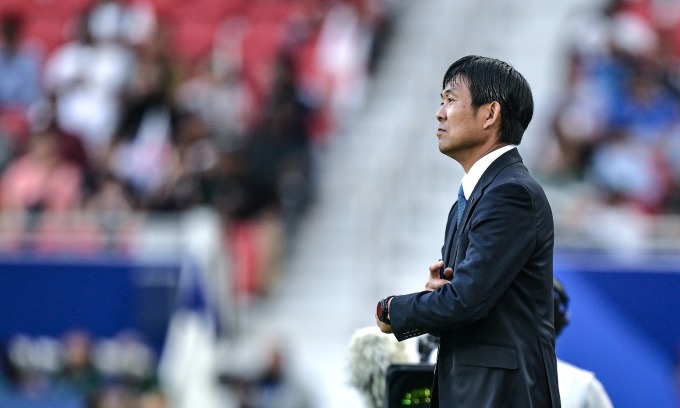 HLV Hajime Moriyasu chỉ đạo trong trận Nhật Bản thắng Việt Nam 4-2 ở lượt ra quân bảng D Asian Cup 2023 trên sân Al Thumama, Doha, Qatar ngày 14/1. Ảnh: AFC