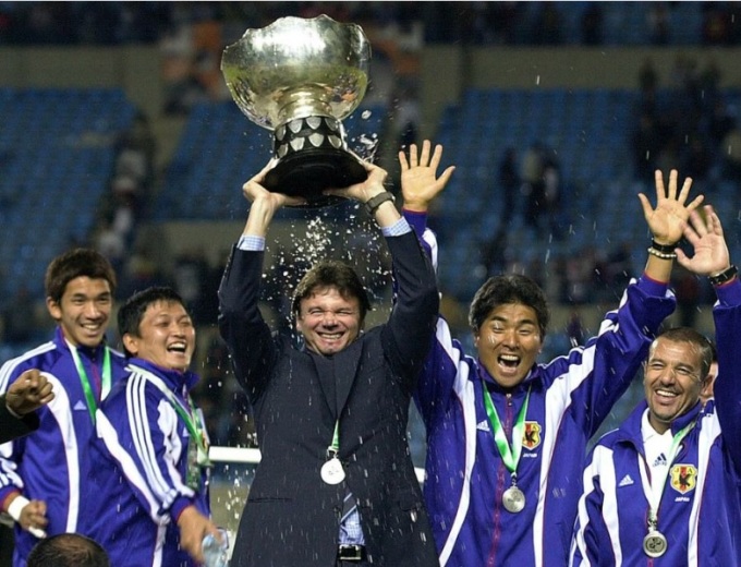 HLV Philippe Troussier giúp Nhật Bản vô địch Asian Cup 2000. Ảnh: AFC