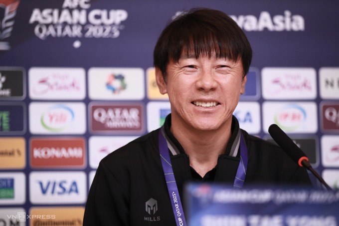 HLV Shin Tae-yong trong họp báo chiều 14/1, trước trận đấu Iraq ở bảng D giải Asian Cup 2023 tại Qatar. Ảnh: Lâm Thoả.