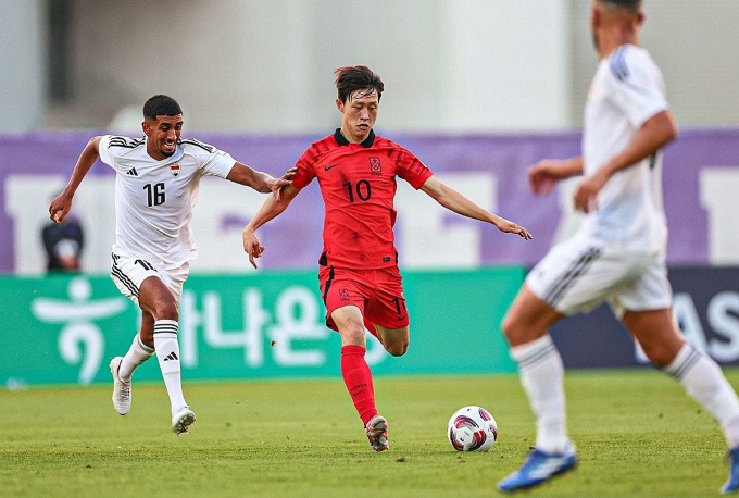 Lee Jae-sung (số 10) ghi bàn duy nhất giúp Hàn Quốc thắng Iraq 1-0 ở trận giao hữu tối 6/1. Ảnh: KFA