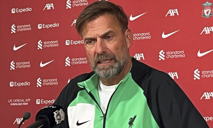 HLV Jurgen Klopp trong cuộc họp báo tại trung tâm huấn luyện AXA của Liverpool ngày 26/1/2024. Ảnh: AP